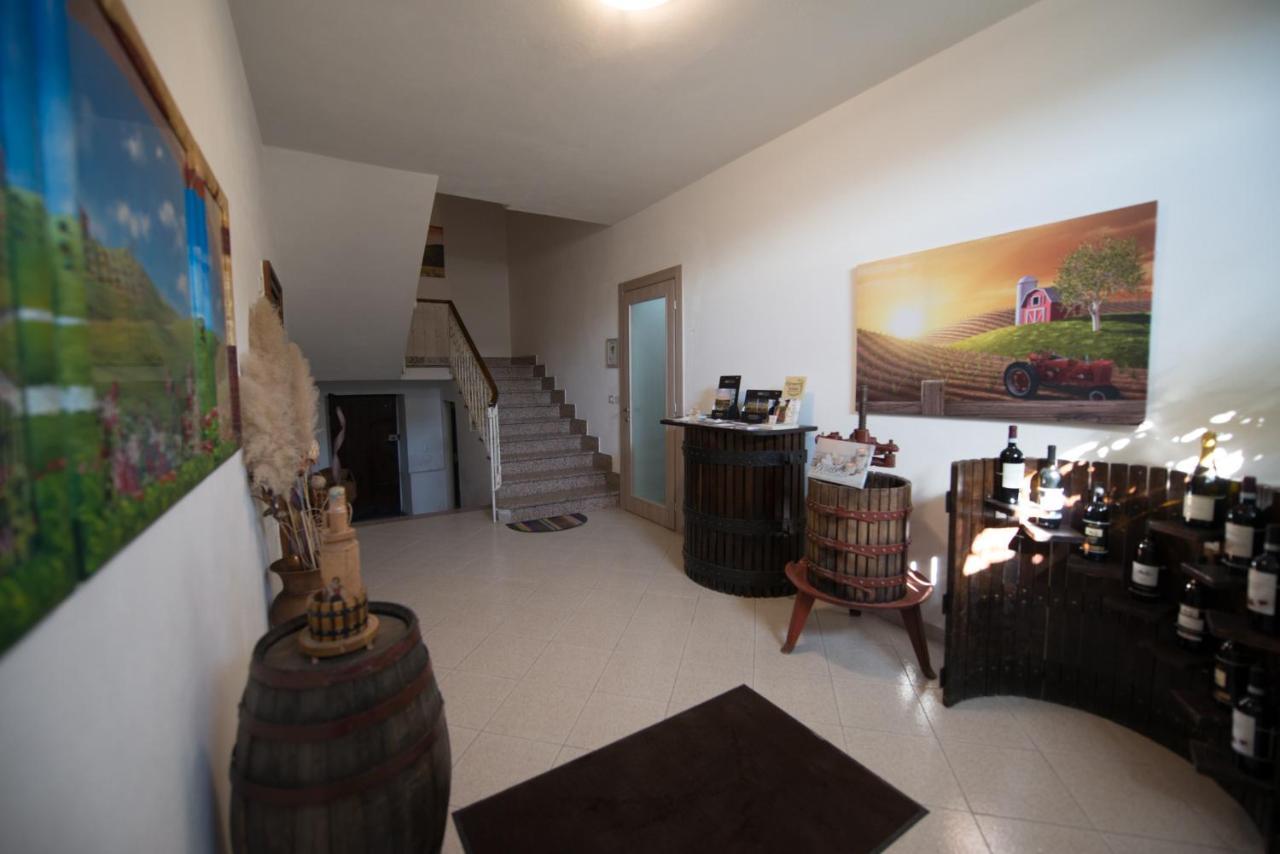 Residence Il Grappolo Di Gavi Luaran gambar
