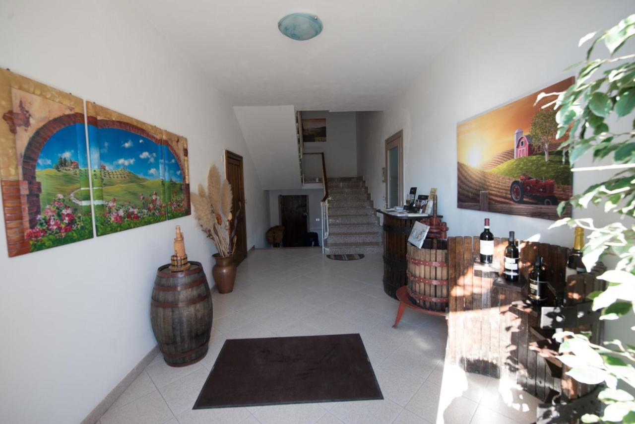 Residence Il Grappolo Di Gavi Luaran gambar